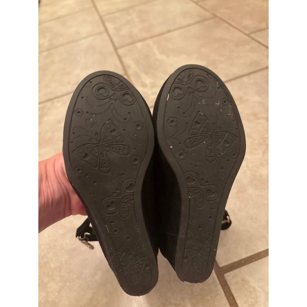 Jellypop Girls Black Faux Suede Wedge Shoes Heart Charm Ankle Strap Size 11M